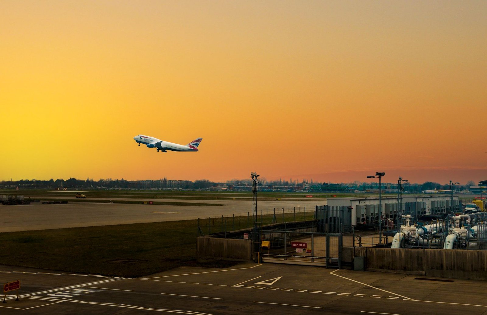 Heathrow short stay parking area close to terminal entrance