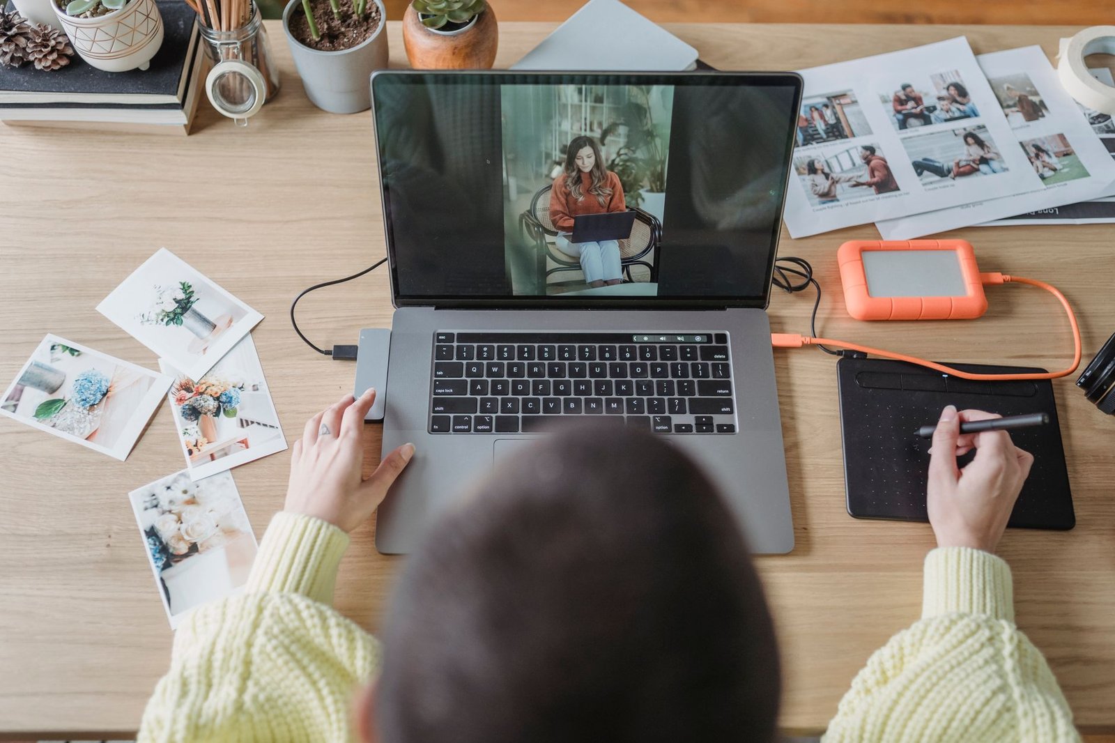 Promotional image presenting Luminar Neo AI photo-editing software from SKYLUM UK