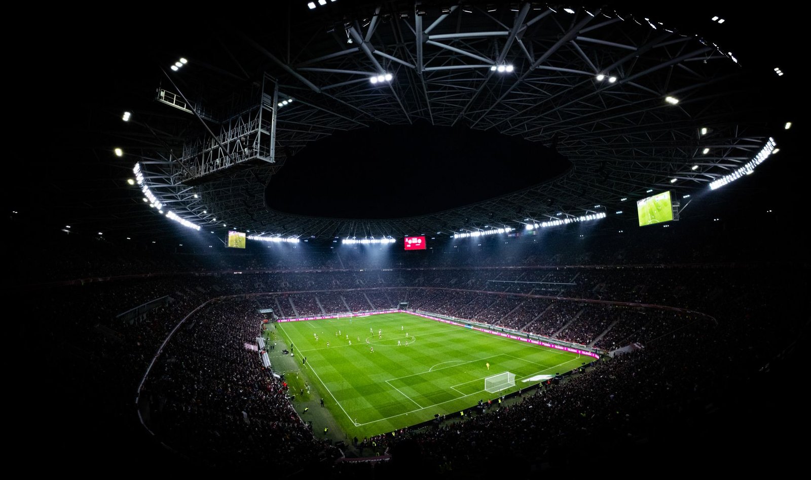 Sorare digital player cards and fantasy sports lineup experience