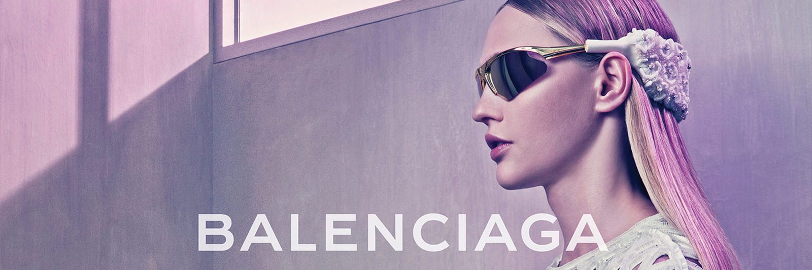 URBAN SUNGLASSES retailer visual accompanying the shopping experience